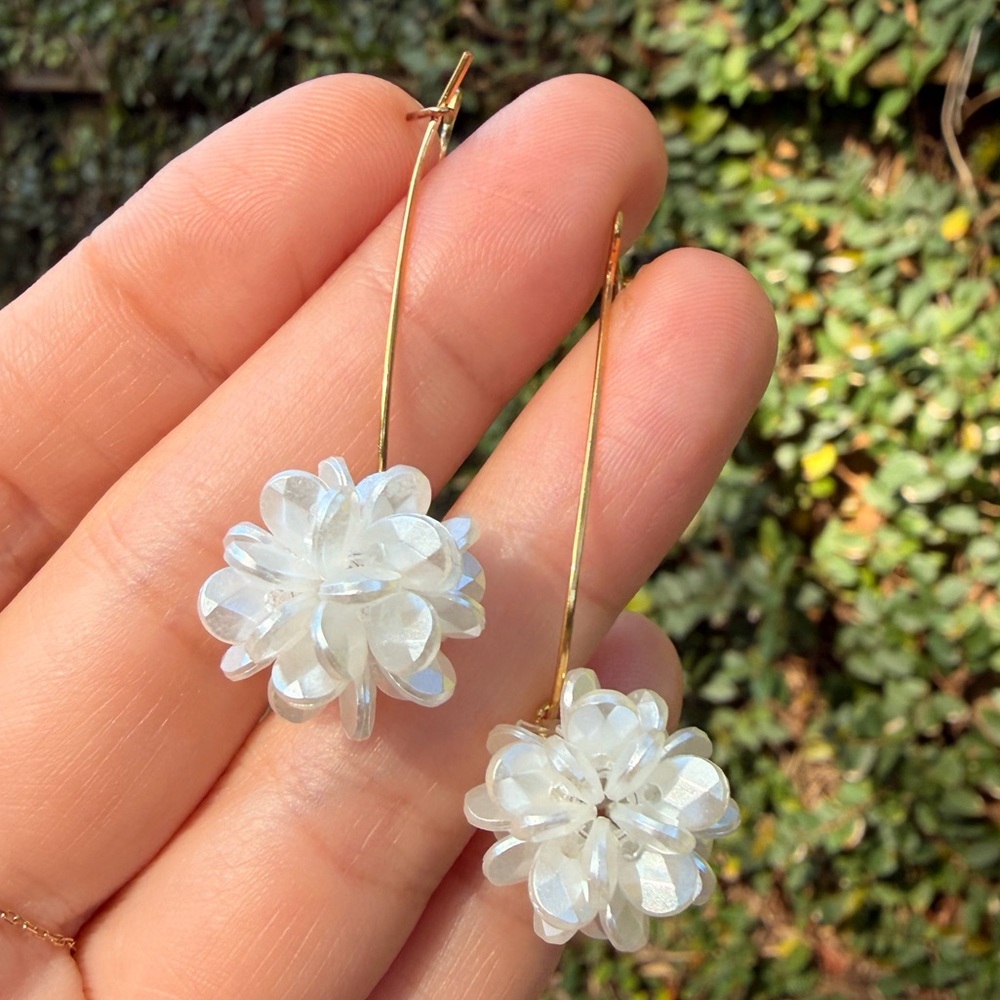 Delicate White Flower Drop Earrings - Picture 4 of 4